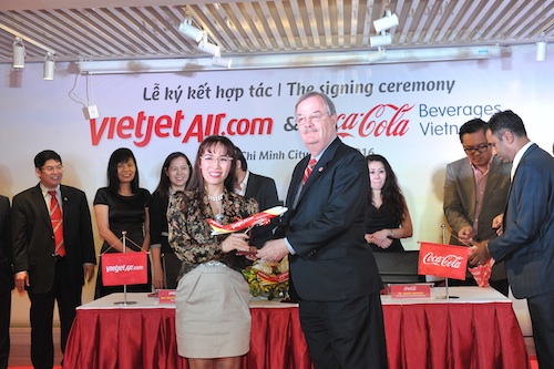 Vietjet đưa Coca-Cola lên máy bay ảnh 1